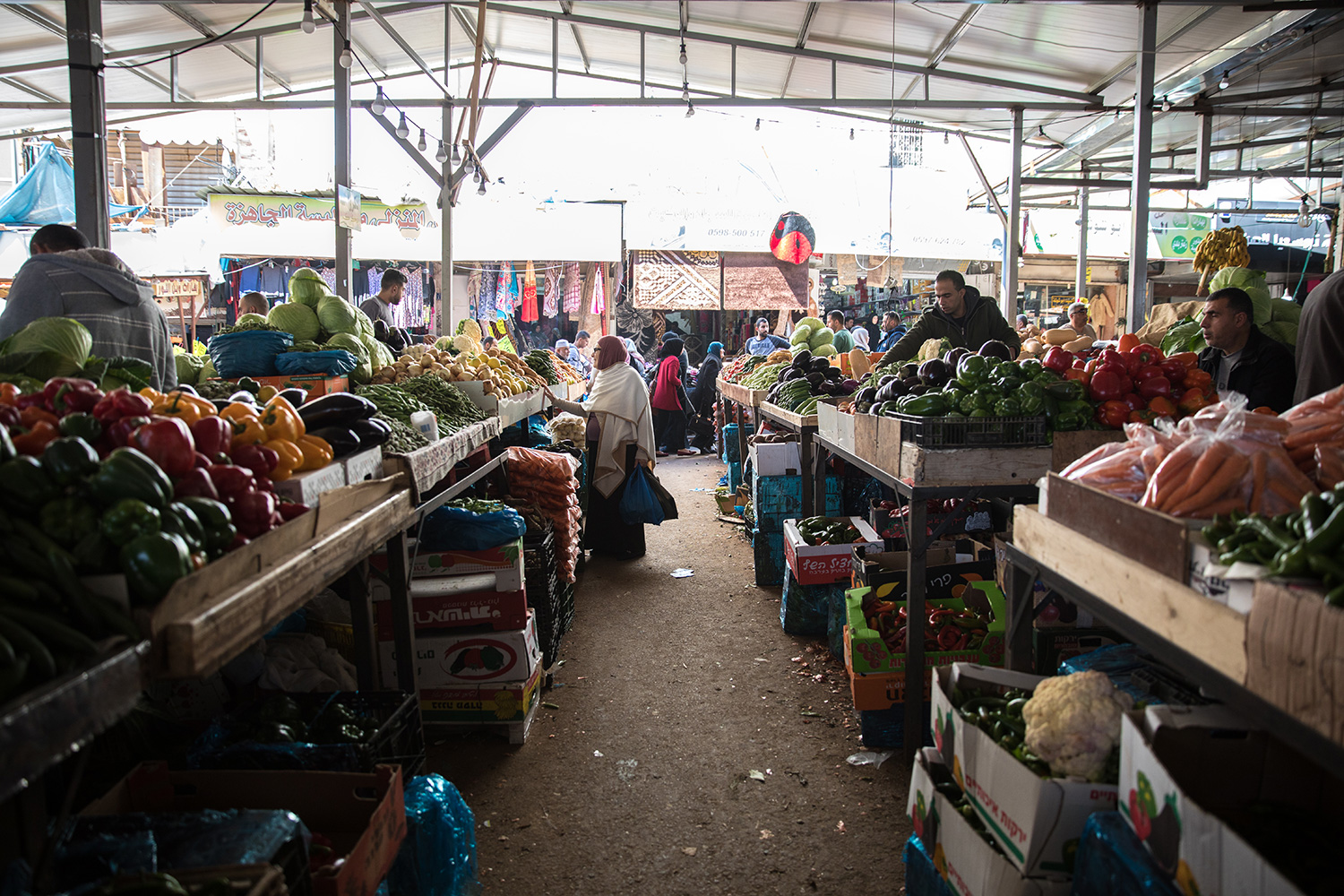 Image of outdoor produce market